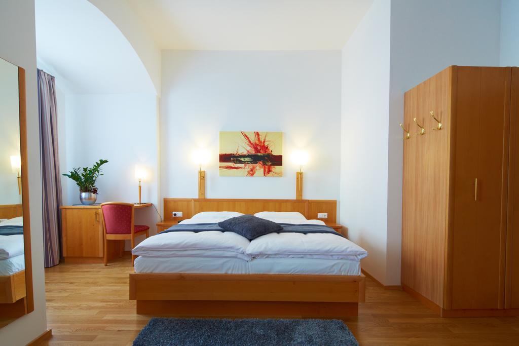 Rathauskeller Melk Hotel Kültér fotó